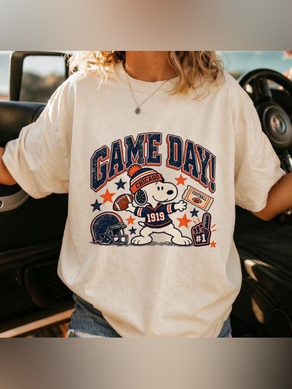 Chicago Beagle Football Comfort Color Shirt, Vintage Game Day Cartoon T-Shirt